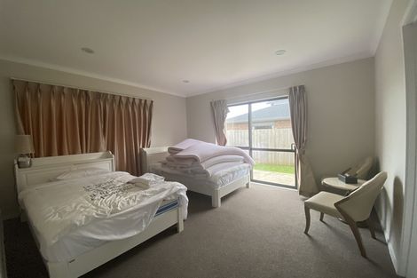 Photo of property in 7 Iwinuku Crescent, Wattle Downs, Auckland, 2103