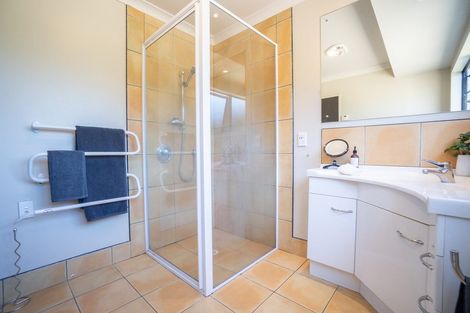 Photo of property in 34 Schnell Drive, Kelvin Grove, Palmerston North, 4414