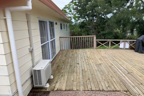 Photo of property in 15 Worthington Place, West Harbour, Auckland, 0618