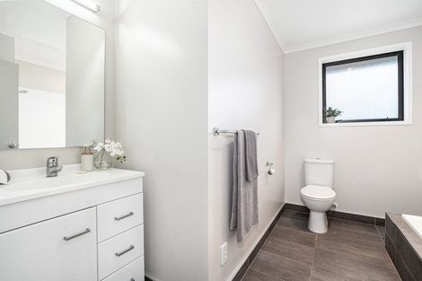 Photo of property in 1 Cirrus Close, Newlands, Wellington, 6037