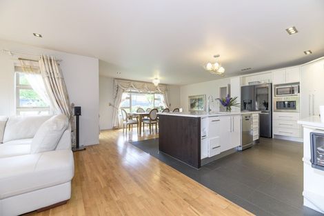 Photo of property in 1 Stow Place, Henderson, Auckland, 0612