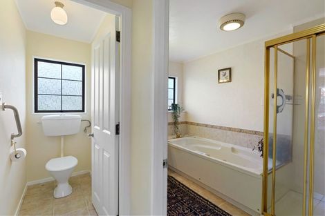 Photo of property in 22 Rewarewa Crescent, Waikanae, 5036