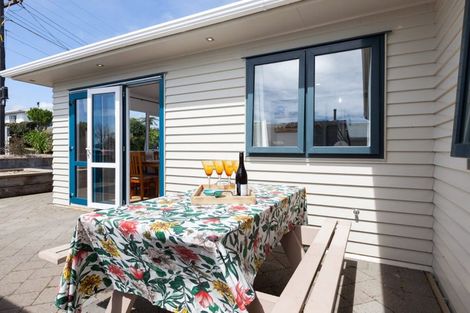 Photo of property in 17 York Crescent, Westown, New Plymouth, 4310