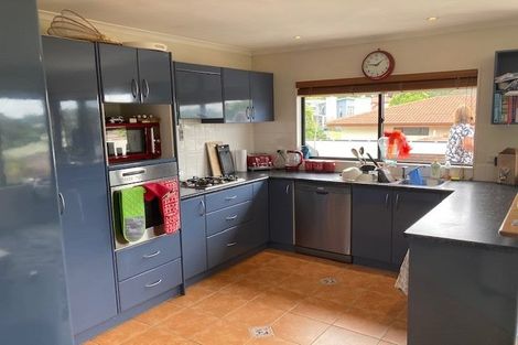 Photo of property in 3 Greenleaf Way, Northcross, Auckland, 0630