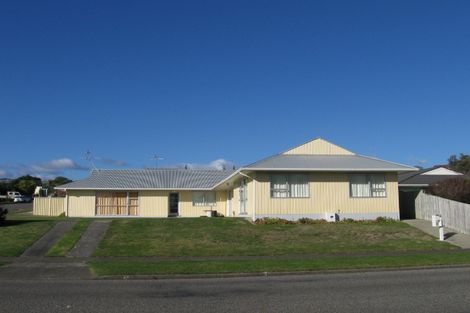 Photo of property in 50 Queens Road, Waikanae Beach, Waikanae, 5036