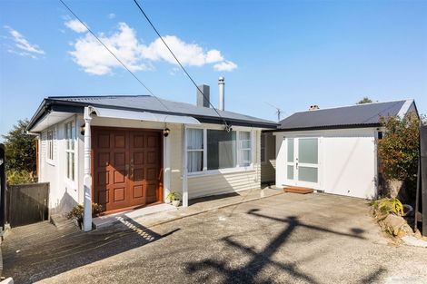 Photo of property in 321 Glenfield Road, Glenfield, Auckland, 0629