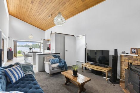Photo of property in 15 Freelance Terrace, Pahurehure, Papakura, 2113