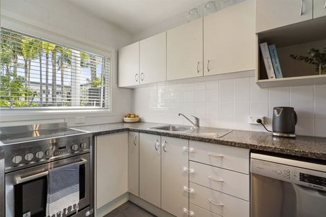 Photo of property in 4/72 Kitchener Road, Milford, Auckland, 0620