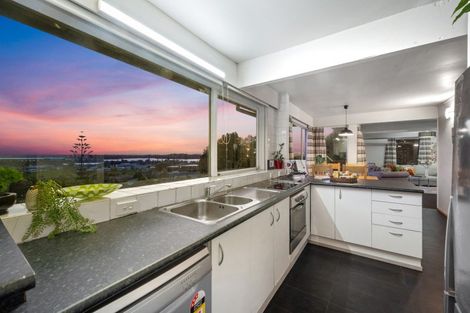 Photo of property in 31 Miramar Place, Pakuranga, Auckland, 2010