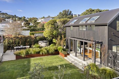 Photo of property in 17 West Road, Northland, Wellington, 6012