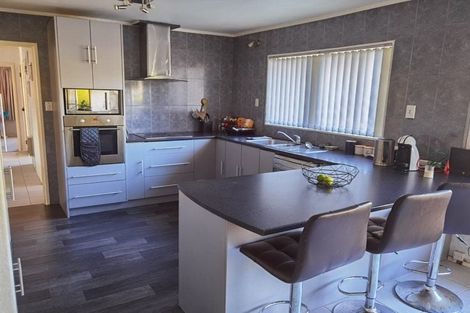 Photo of property in 16 Mirrabooka Avenue, Botany Downs, Auckland, 2010