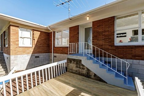 Photo of property in 2/28 Gordon Avenue, Milford, Auckland, 0620