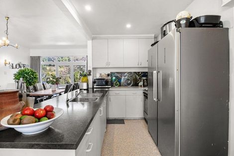 Photo of property in 28 Carrington Street, New Plymouth, 4310