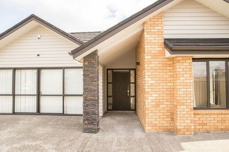 Photo of property in 12 Erceg Way, Rosehill, Papakura, 2113