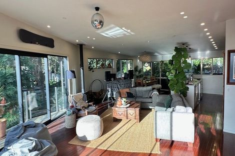 Photo of property in 22 Domain Crescent, Muriwai, Waimauku, 0881