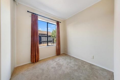 Photo of property in 1 Waylen Place, Burswood, Auckland, 2013