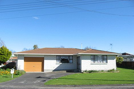 Photo of property in 14 Oxford Street, Marton, 4710