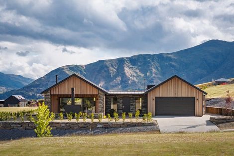 Photo of property in 30 Carrickmore Crescent, Wanaka, 9305