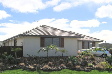 Photo of property in 55 Roberta Crescent, Orewa, 0931