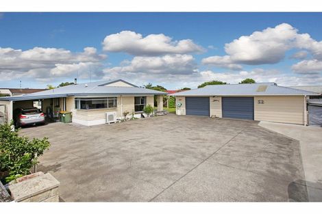 Photo of property in 48 Edgewater Parade, Waiuku, 2123