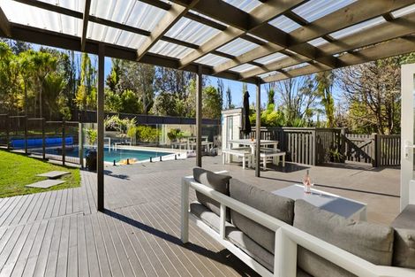 Photo of property in 15a Whangaparaoa Road, Red Beach, 0932