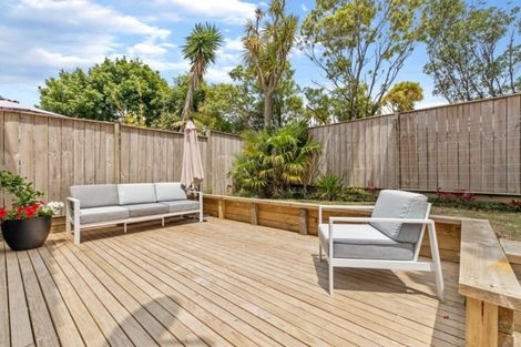 Photo of property in 3/57 Gladstone Road, Northcote, Auckland, 0627
