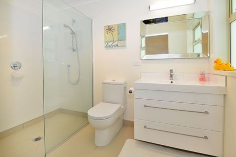 Photo of property in 23 Annalise Place, Orewa, 0931