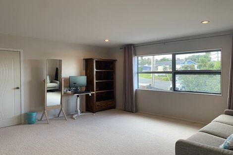 Photo of property in 17 Limmer Place, Browns Bay, Auckland, 0632