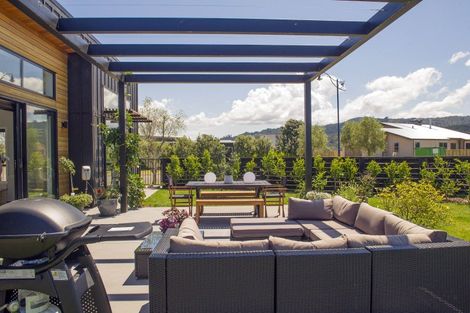 Photo of property in 2 Romeo Place, Whitianga, 3510