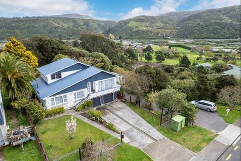 Photo of property in 68 Holborn Drive, Stokes Valley, Lower Hutt, 5019