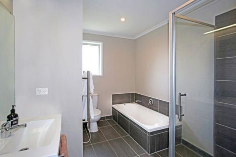 Photo of property in 9 Mcneish Place, Pokeno, 2402