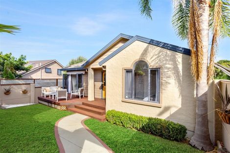 Photo of property in 1/22 Lagoon Way, West Harbour, Auckland, 0618