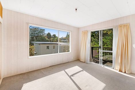 Photo of property in 16 Pohutukawa Avenue, Red Beach, 0932