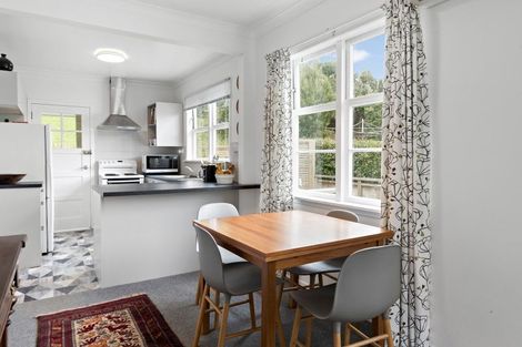 Photo of property in 36 Miles Crescent, Newlands, Wellington, 6037