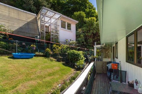 Photo of property in 16 Arthur Crescent, Waikawa, Picton, 7220