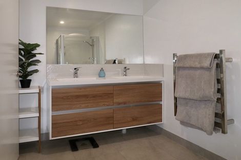 Photo of property in 11f Clearwater Cove, West Harbour, Auckland, 0618