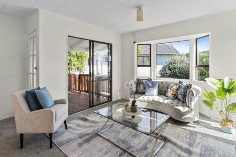 Photo of property in 72 Lynn Road, Bayview, Auckland, 0629