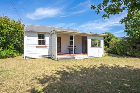 Photo of property in 22 Hemara Street, Waikanae Beach, Waikanae, 5036