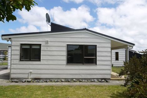 Photo of property in 33b Edgewater Parade, Waiuku, 2123