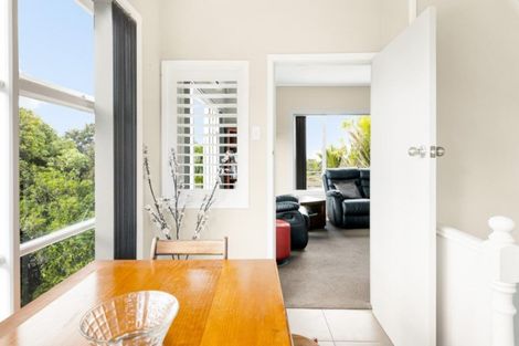 Photo of property in 8 Walker Road, Henderson Valley, Auckland, 0612