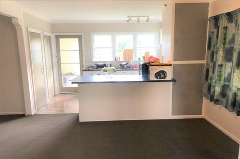 Photo of property in 27 Bellringer Crescent, Newlands, Wellington, 6037