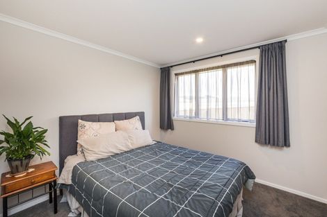 Photo of property in 15 Gibraltar Way, Fitzherbert, Palmerston North, 4410