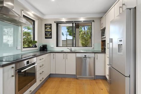 Photo of property in 86 Deep Creek Road, Torbay, Auckland, 0630