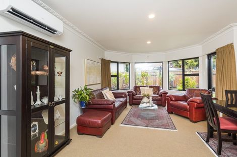 Photo of property in 15 Phoenix Avenue, Hokowhitu, Palmerston North, 4410