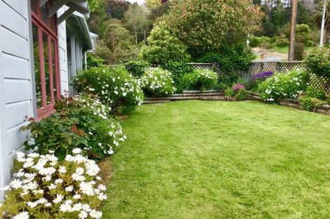 Photo of property in 6 Paraekaretu Street, Hunterville, 4730