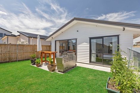 Photo of property in 11 Survila Street, Takanini, 2110