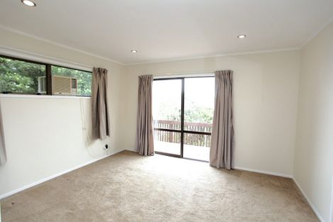 Photo of property in 15 Kingsclere Place, Goodwood Heights, Auckland, 2105