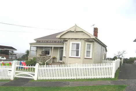 Photo of property in 33 Huka Road, Birkenhead, Auckland, 0626