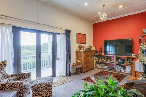 Photo of property in 100 Cole Street, Dannevirke, 4930