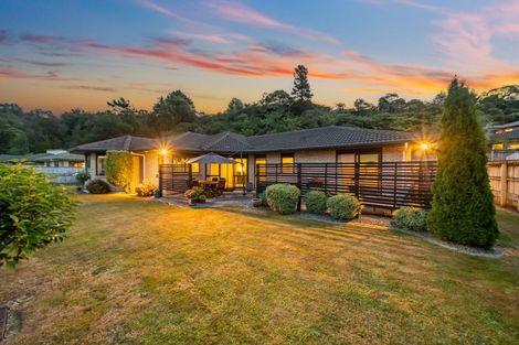 Photo of property in 4 Aragon Grove, Kingsley Heights, Upper Hutt, 5018